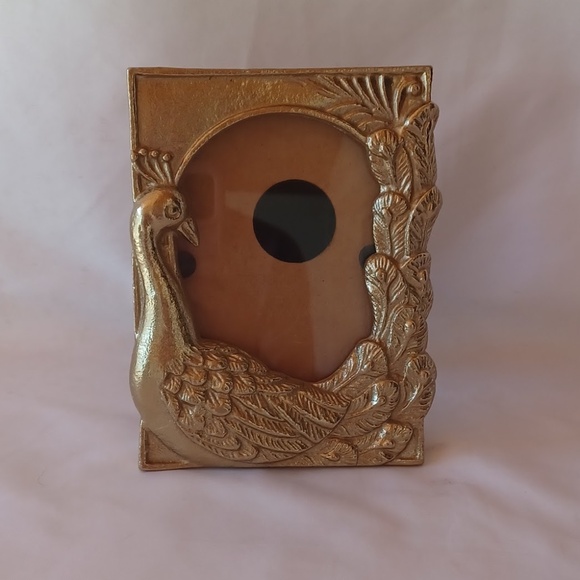 Vintage Gold Tone Metal 5X7 Picture Frame Ornate Peacock Holds 4x6 Photo - Picture 1 of 4